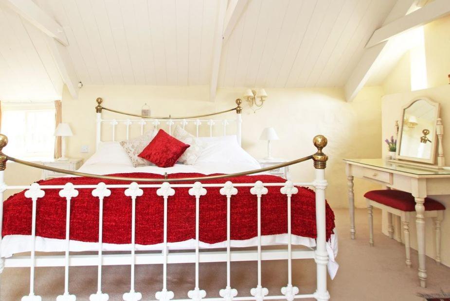 Meadowside Cottage, Characterful Grade 2 Listed Cottage Near To Wadebridge And Padstow Dış mekan fotoğraf